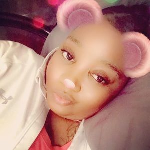 Meet your Posher, Desiree